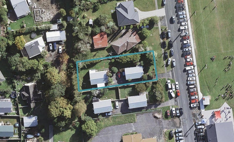 2/135 Awaroa Road, Helensville, Auckland - Carousel 1