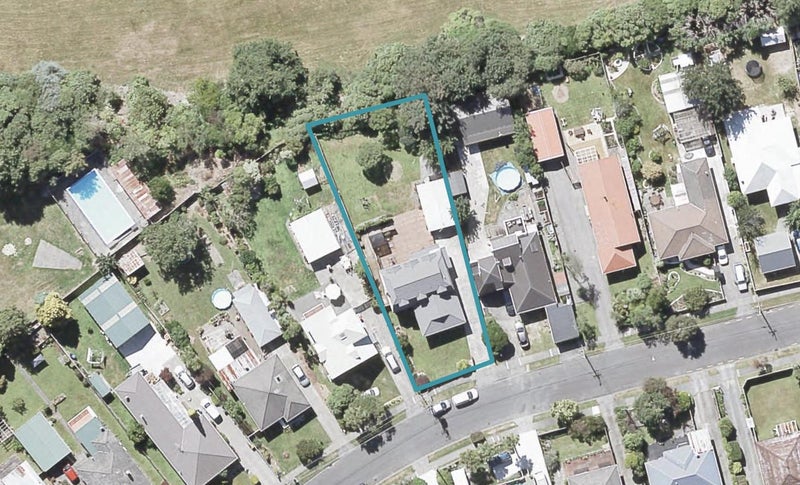 17 Poole Crescent, Wainuiomata, Lower Hutt - Carousel 1