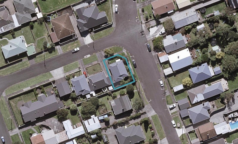 12 Lyn Street, Lynmouth, New Plymouth - Carousel 1