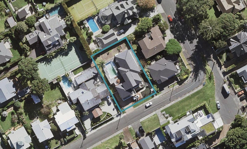 1 Wanganella Street, Birkenhead, Auckland - Carousel 1