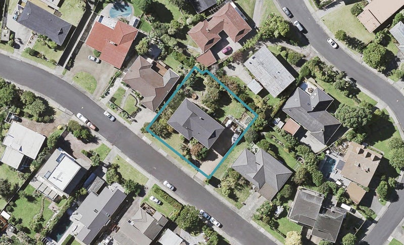 17 Paisley Street, Mellons Bay, Auckland - Carousel 1