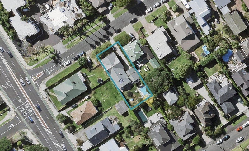 1 Rewiti Avenue, Takapuna, Auckland - Carousel 1