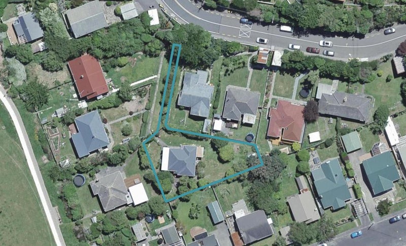 11 Sunshine Avenue, Karori, Wellington - Carousel 1