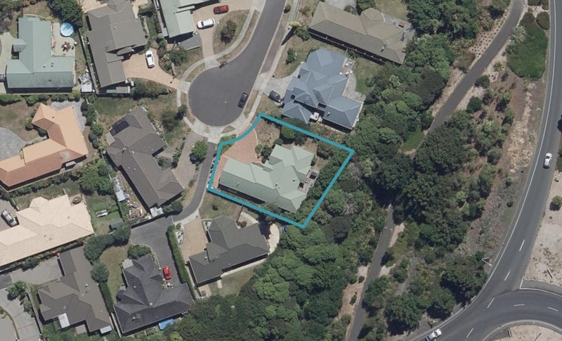 11 Makepeace Place, Flagstaff, Hamilton - Carousel 1