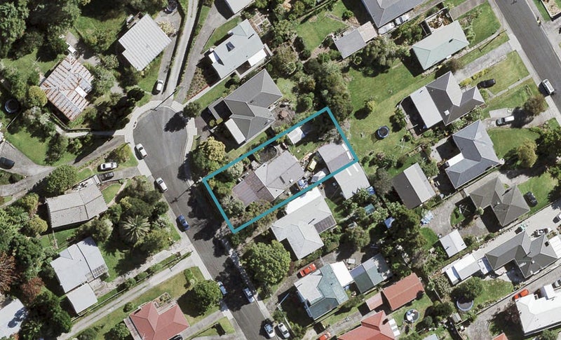 19 Robert Burke Place, Henderson, Auckland - Carousel 1
