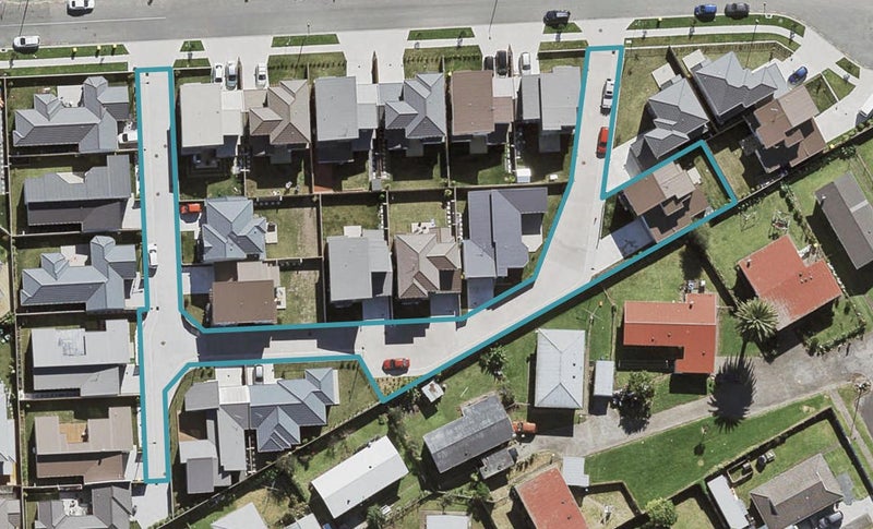 17 Karetai Crescent, Favona, Auckland - Carousel 1