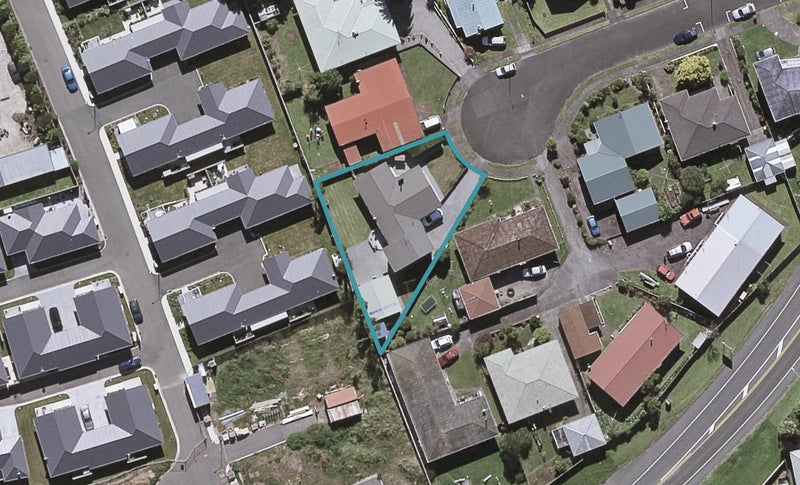 13 Severn Place, Spotswood, New Plymouth - Carousel 1