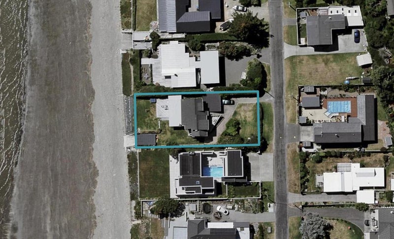 10 Groves Road, Raumati Beach, Paraparaumu - Carousel 1