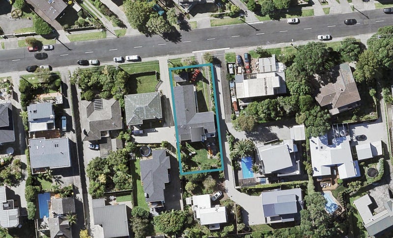19 Castor Bay Road, Castor Bay, Auckland - Carousel 1