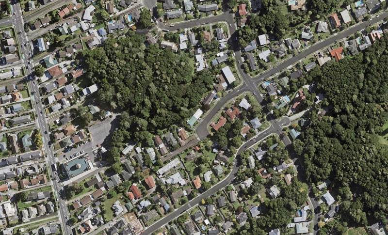 2/4 Walpole Avenue, Hillpark, Auckland - Carousel 1