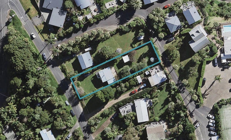8 Bay Road, Ostend, Waiheke Island - Carousel 1