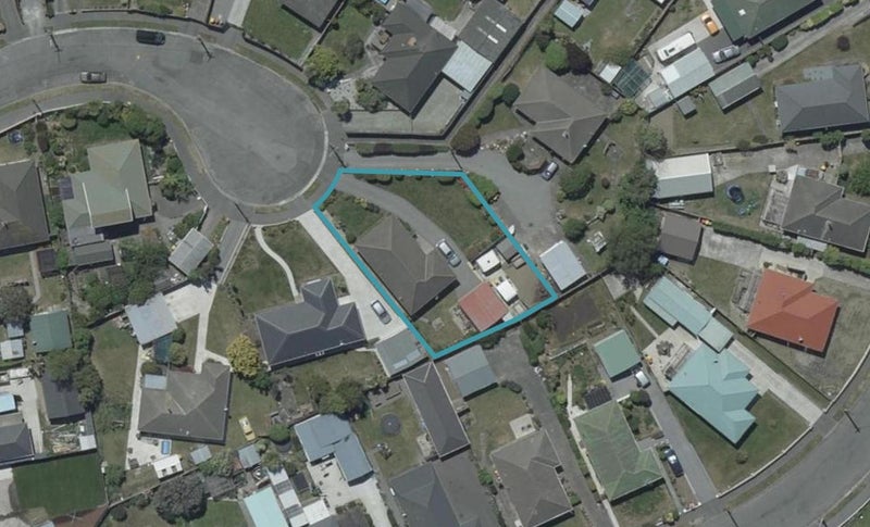 16 Quebec Place, Wainoni, Christchurch - Carousel 1