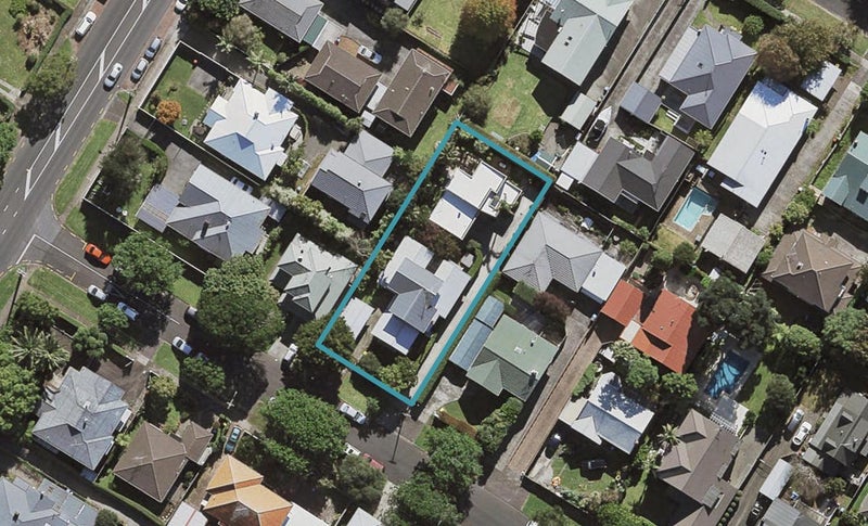 2 Kowhatu Road, One Tree Hill, Auckland - Carousel 1