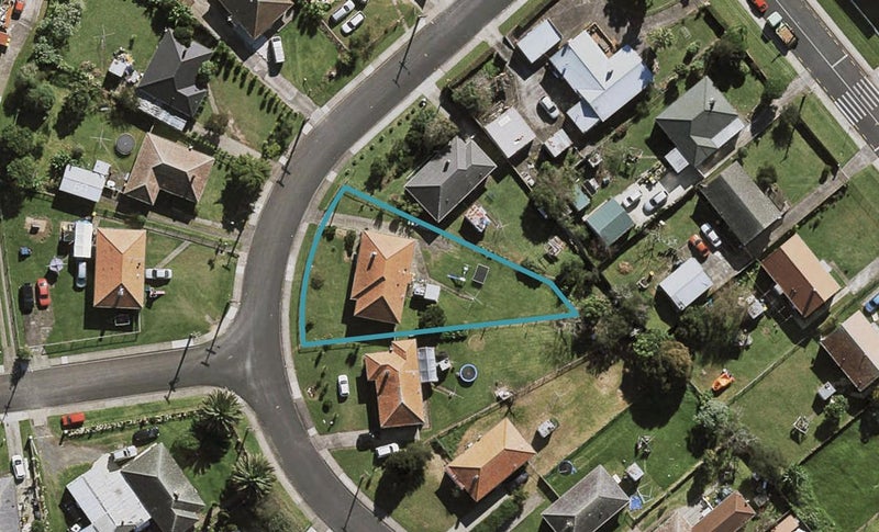 51 Firth Crescent, Otara, Auckland - Carousel 1