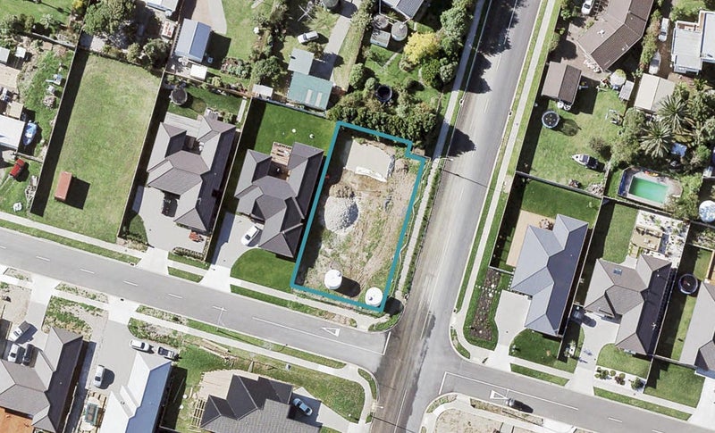 76 Seventh View Avenue, Beachlands, Auckland - Carousel 1