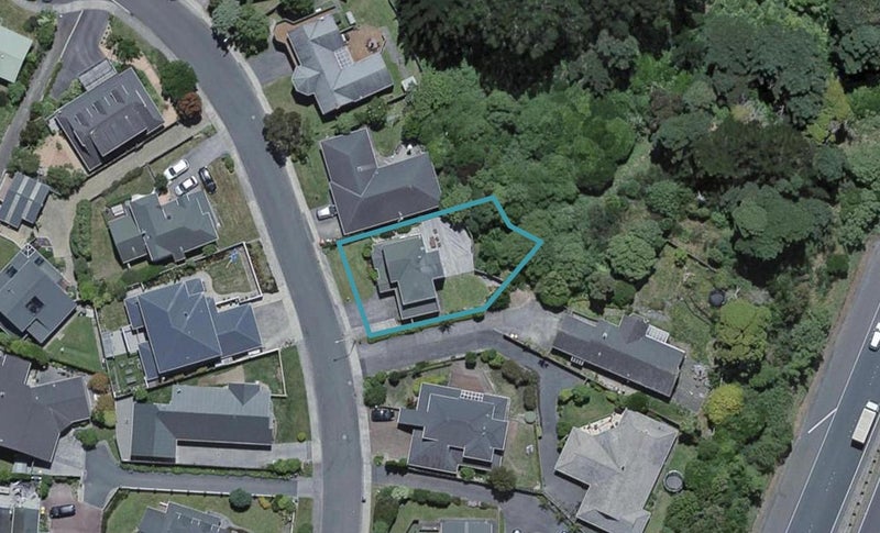 9 Ronald Woolf Place, Churton Park, Wellington - Carousel 1
