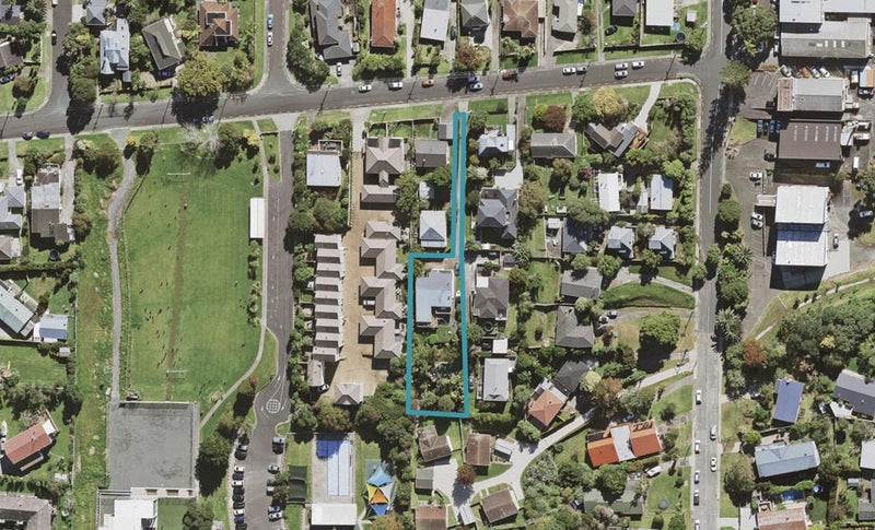 61 Gladstone Road, Northcote, Auckland - Carousel 1