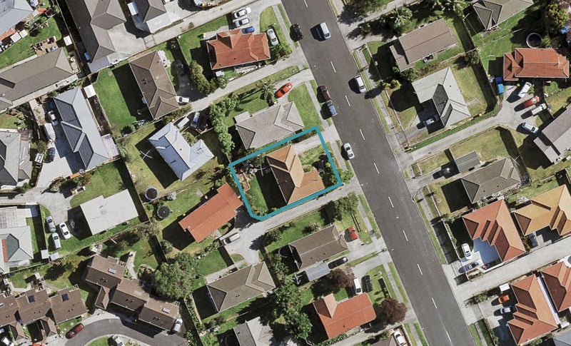 18 Robert Skelton Place, Clendon Park, Auckland - Carousel 1