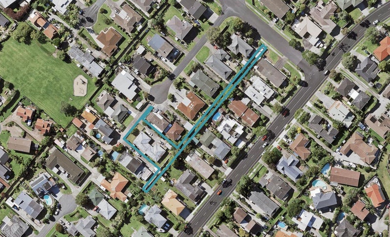 2/12 Levaut Place, Half Moon Bay, Auckland - Carousel 1