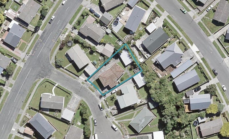 2 Becks Close, Kelson, Lower Hutt - Carousel 1