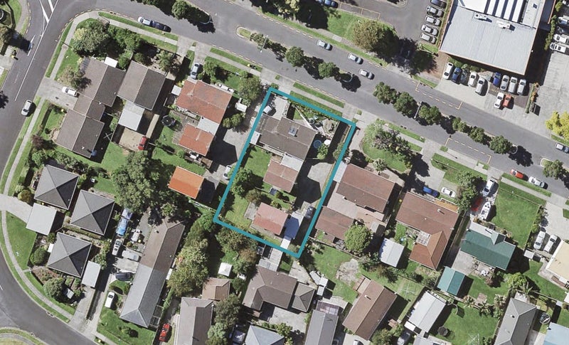 1/11 Highland Park Drive, Highland Park, Auckland - Carousel 1