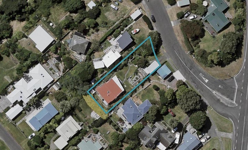 28 Heperi Street, Waikanae Beach, Waikanae - Carousel 1