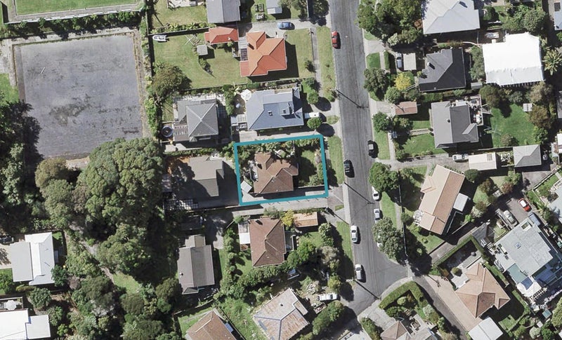 26 Niccol Avenue, Narrow Neck, Auckland - Carousel 1