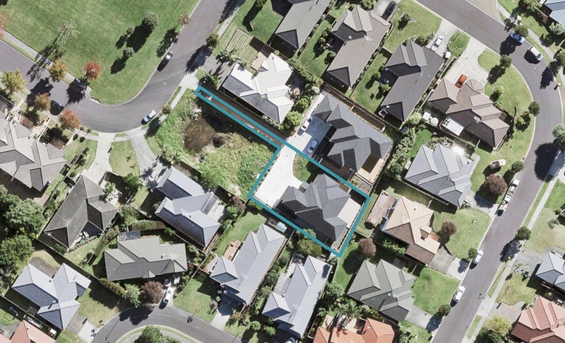 13 Gleanor Avenue, Oteha, Auckland - Carousel 1
