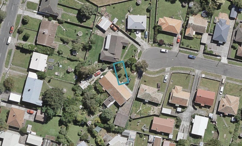 2/10 Avery Grove, Boulcott, Lower Hutt - Carousel 1
