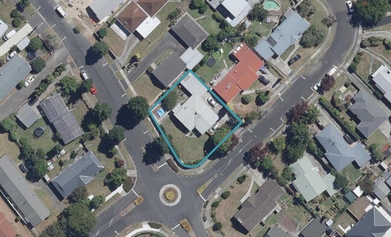 1 Bowen Place, St Andrews, Hamilton - Carousel 1