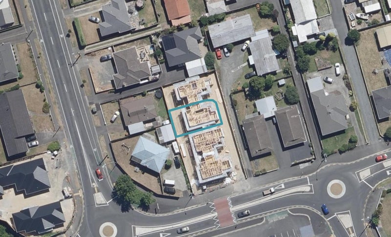 3/161 Clarkin Road, Fairfield, Hamilton - Carousel 1