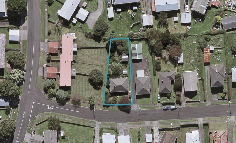 5 Banks Street, Marfell, New Plymouth - Carousel 1