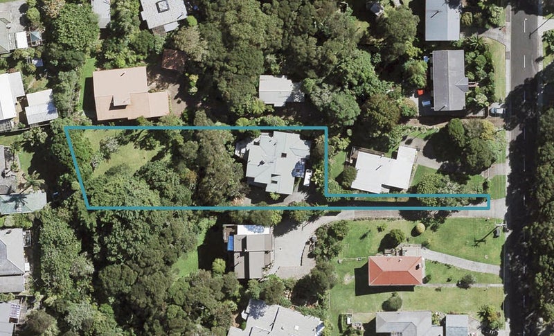 48 Woodfern Crescent, Titirangi, Auckland - Carousel 1