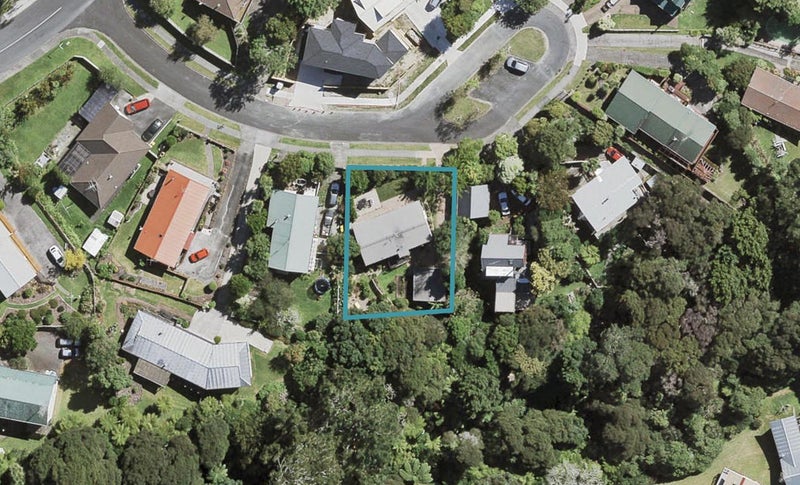 9 Claret Place, Henderson, Auckland - Carousel 1
