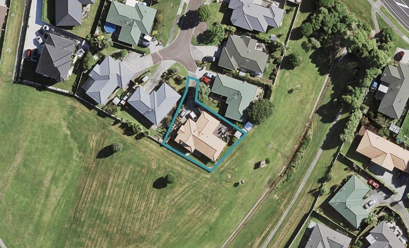 12 Harobed Place, Weymouth, Auckland - Carousel 1