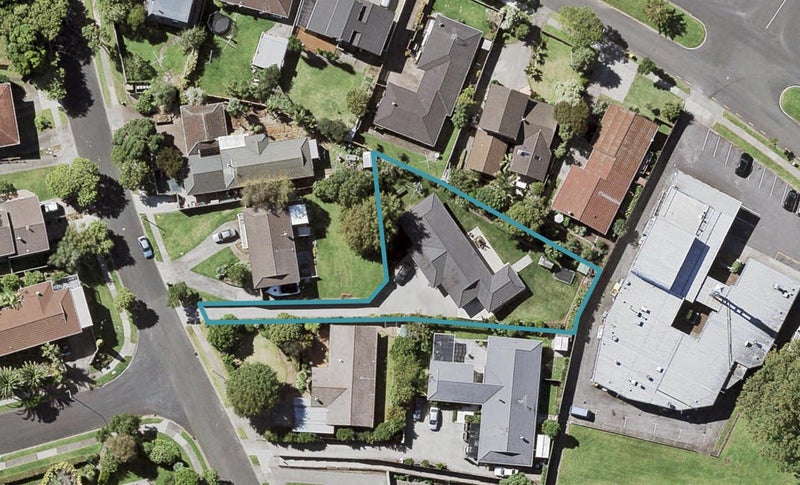 8 Sarah Place, Farm Cove, Auckland - Carousel 1