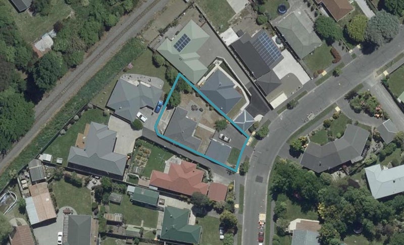 11 Canberra Place, Redwood, Christchurch - Carousel 1