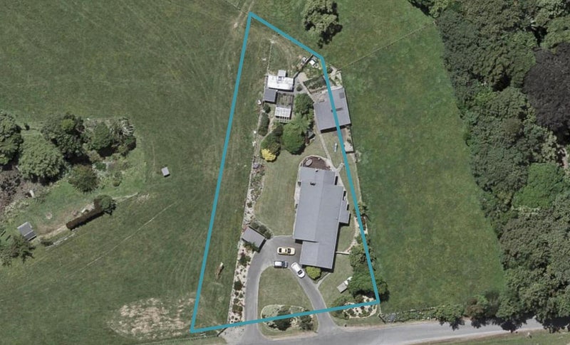 8 Atkins Road, Otaki - Carousel 1