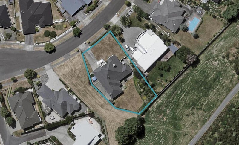 49 Quadrant Heights, Paraparaumu - Carousel 1
