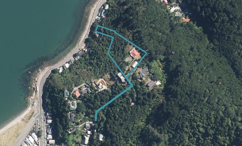 9 Orihau Terrace, Eastbourne, Lower Hutt - Carousel 1