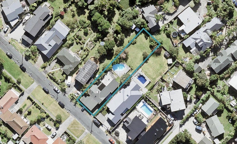 12 Rock Isle Road, Torbay, Auckland - Carousel 1