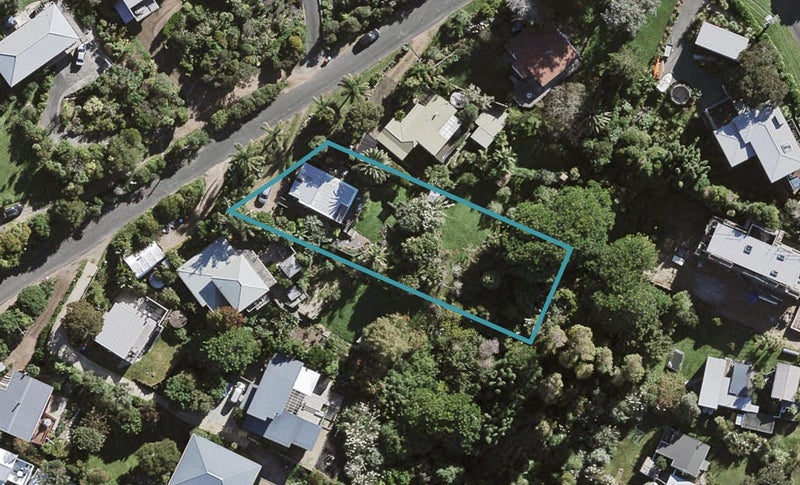 8 Tiri Road, Oneroa, Waiheke Island - Carousel 1
