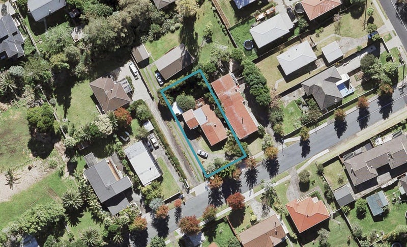 3 Armstrong Place, New Lynn, Auckland - Carousel 1