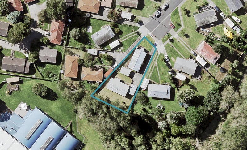 16B Concord Place, Glen Innes, Auckland - Carousel 1
