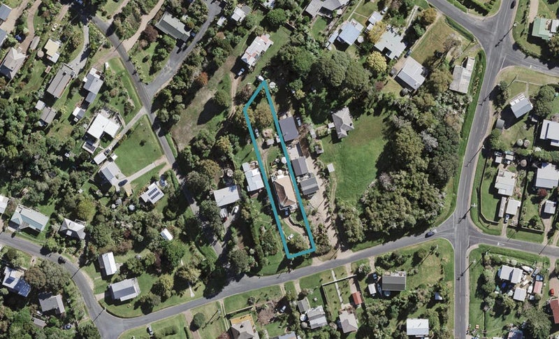 6 Nikau Road, Oneroa, Waiheke Island - Carousel 1