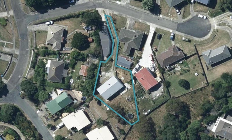 6 Hollow Close, Titahi Bay, Porirua - Carousel 1