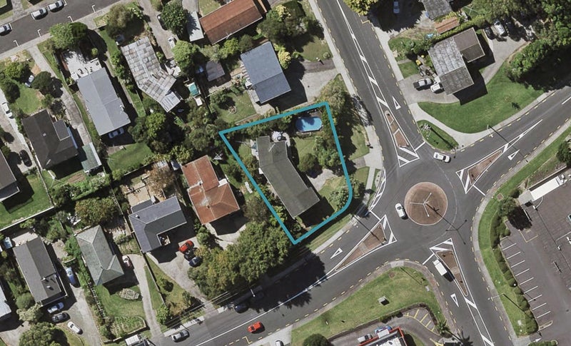 2 Totaravale Drive, Totara Vale, Auckland - Carousel 1
