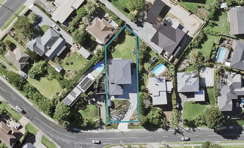 12 Churchill Road, Cockle Bay, Auckland - Carousel 1