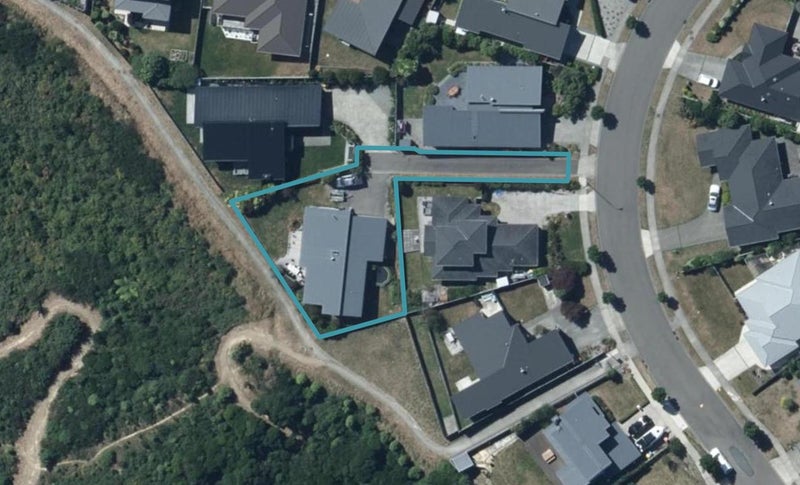 18 Sumner Terrace, Aotea, Porirua - Carousel 1