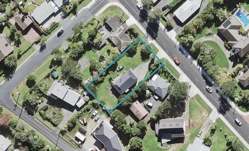 15 Tauhinu Road, Greenhithe, Auckland - Carousel 1